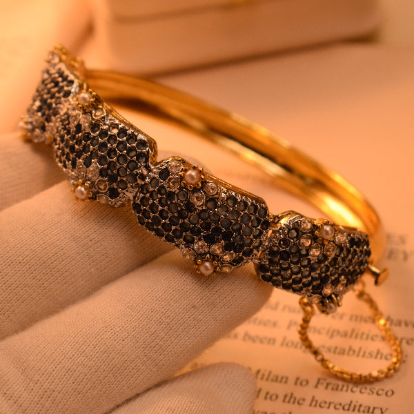 Gorgeous Unique Design Gold Plated Crystal Stones Bangle for Girls/Women