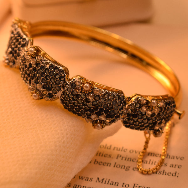 Gorgeous Unique Design Gold Plated Crystal Stones Bangle for Girls/Women