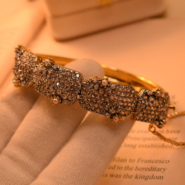Gorgeous Unique Design Gold Plated Crystal Stones Bangle for Girls/Women