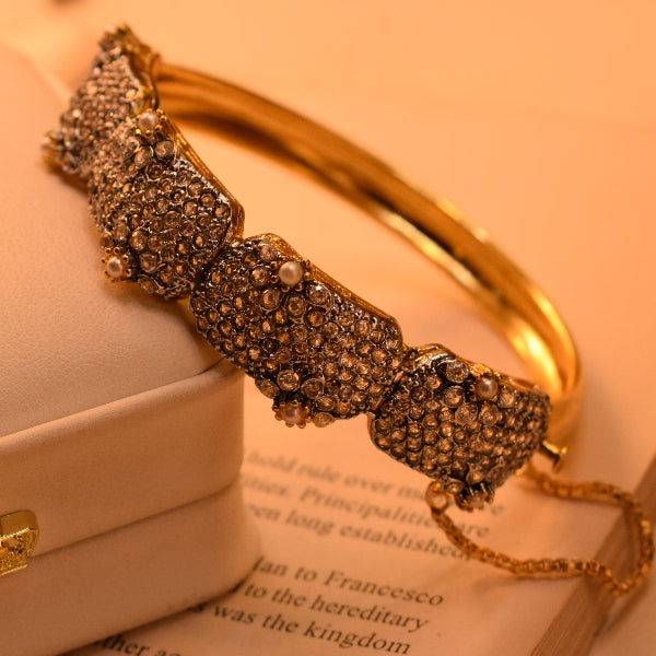 Gorgeous Unique Design Gold Plated Crystal Stones Bangle for Girls/Women
