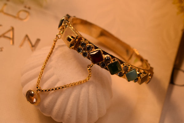 Elegant Design Gold Plated Crystal Stones Bangle for Girls/Women