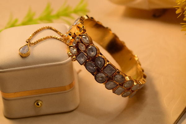 Stylish Design Gold Plated Crystal Stones Bangle for Girls/Women