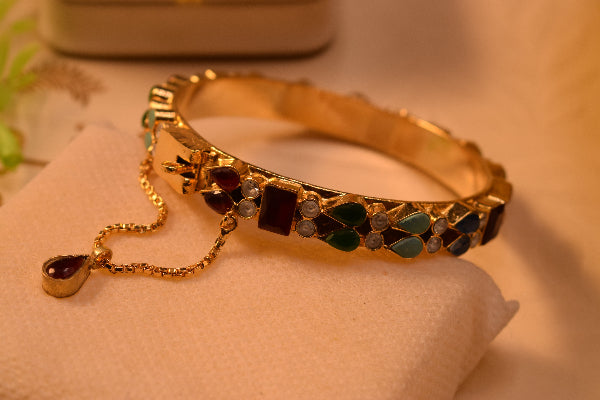 Luxury Design Gold Plated Crystal Stones Bangle for Girls/Women