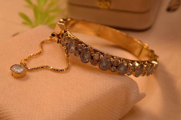 Charming Design Gold Plated Crystal Stones Bangle for Girls/Women