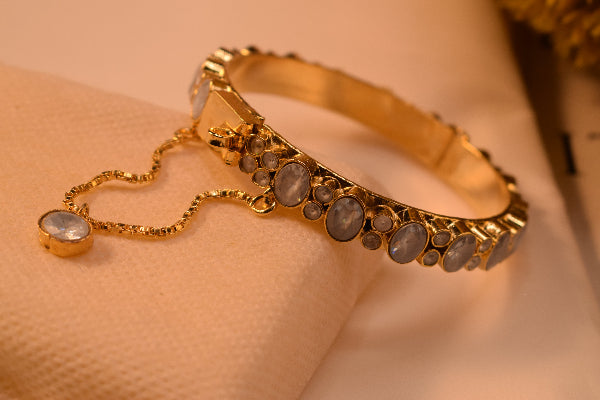 Charming Design Gold Plated Crystal Stones Bangle for Girls/Women