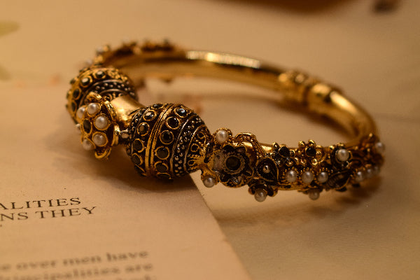 Sparkling Design Gold Plated Crystal Stones Bangle for Girls/Women