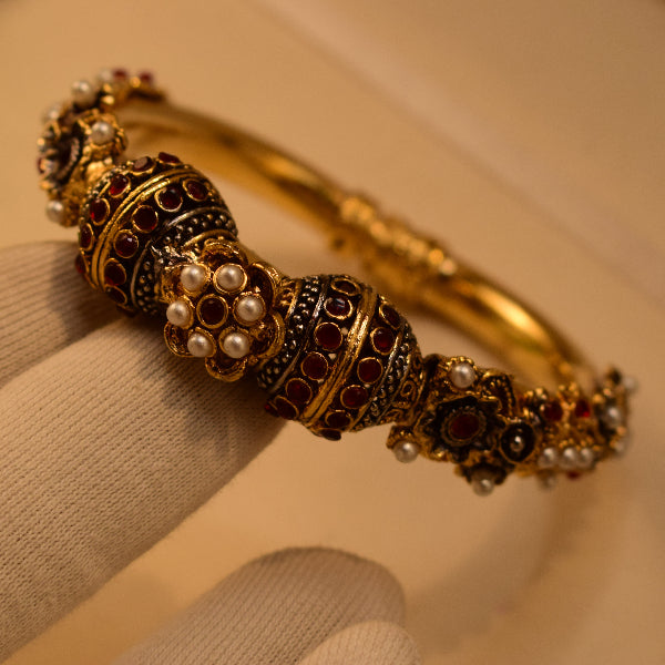 Sparkling Design Gold Plated Crystal Stones Bangle for Girls/Women