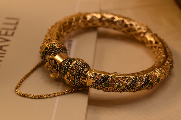 Beautiful Design Gold Plated Crystal Stones Bangle for Girls/Women