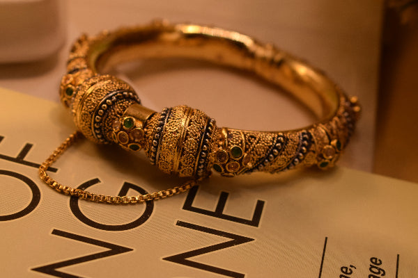 Fancy Design Gold Plated Crystal Stones Bangle for Girls/Women