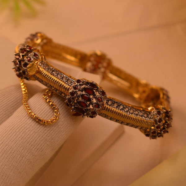 Beautiful Design Gold Plated Crystal Stones Bangle for Girls/Women