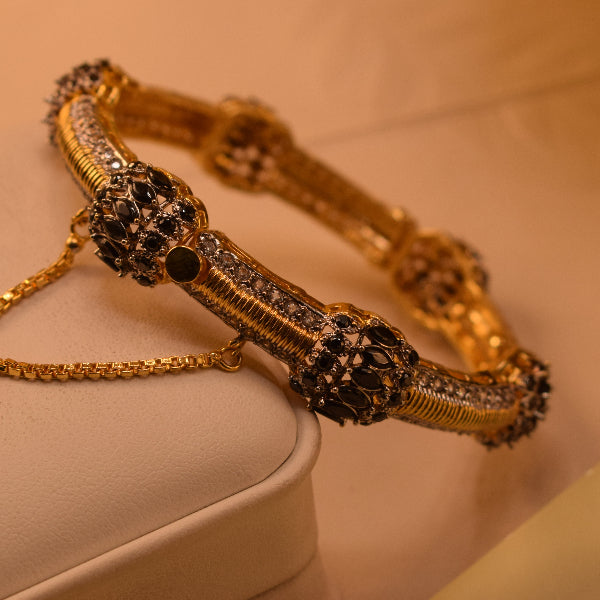 Beautiful Design Gold Plated Crystal Stones Bangle for Girls/Women