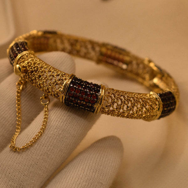 Gorgeous Unique Design Gold Plated Crystal Stones Bangle for Girls/Women