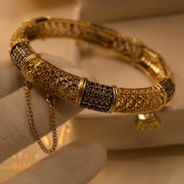 Gorgeous Unique Design Gold Plated Crystal Stones Bangle for Girls/Women