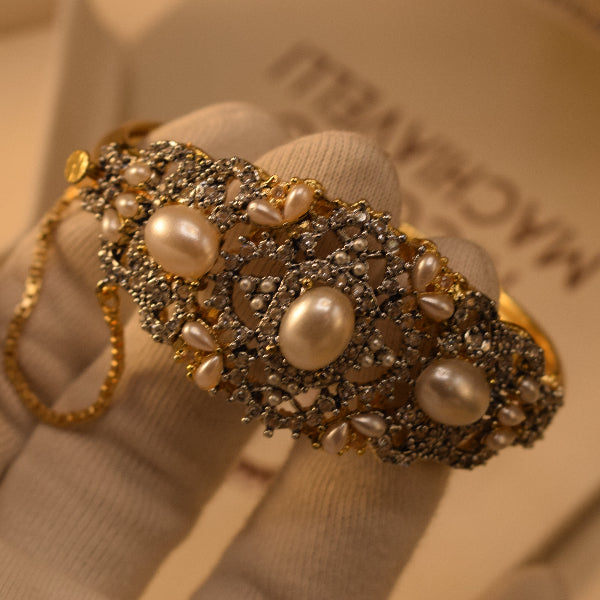 Beautiful Unique Design Gold Plated Crystal Stones Bangle for Girls/Women