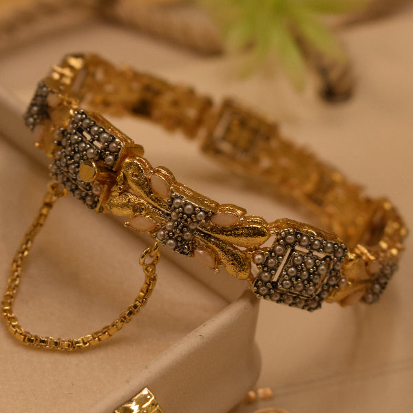 Gorgeous Unique Design Gold Plated Crystal Stones Bangle for Girls/Women