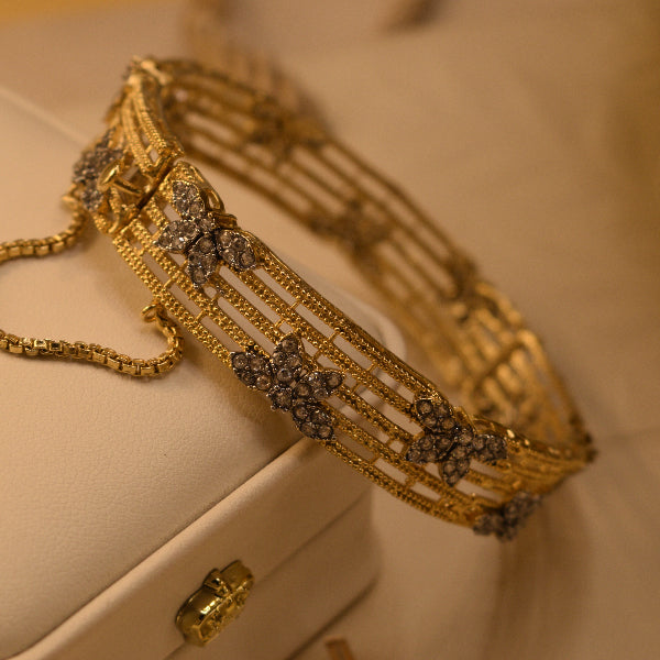 Charming Unique Design Gold Plated Crystal Stones Bangle for Girls/Women