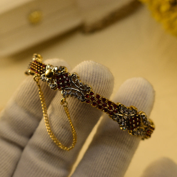 Glamorous Design Gold Plated Crystal Stones Bangle for Girls/Women