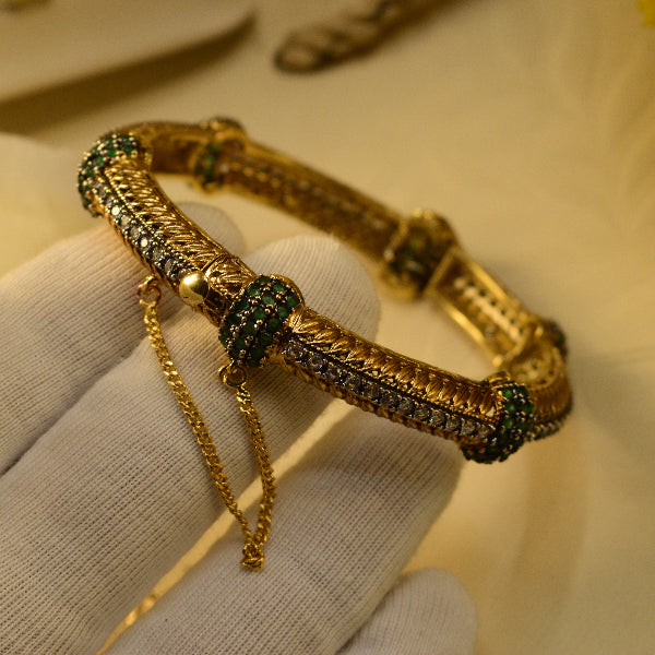Charming Design Gold Plated Crystal Stones Bangle for Girls/Women