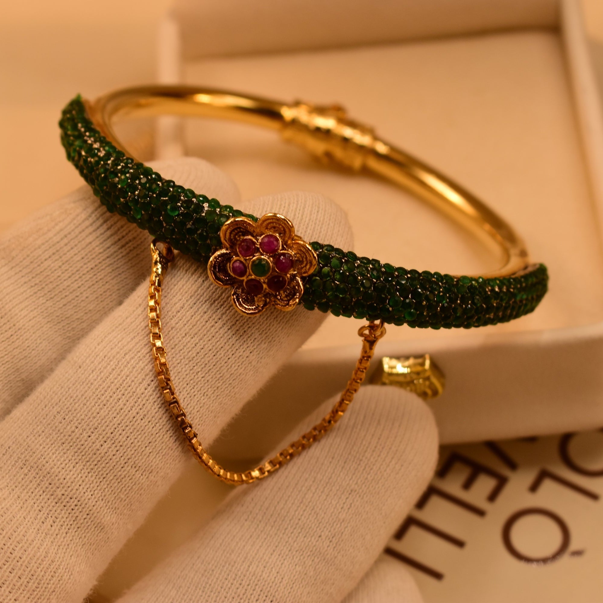 Beautiful Unique Design Gold Plated Crystal Stones Bangle for Girls/Women