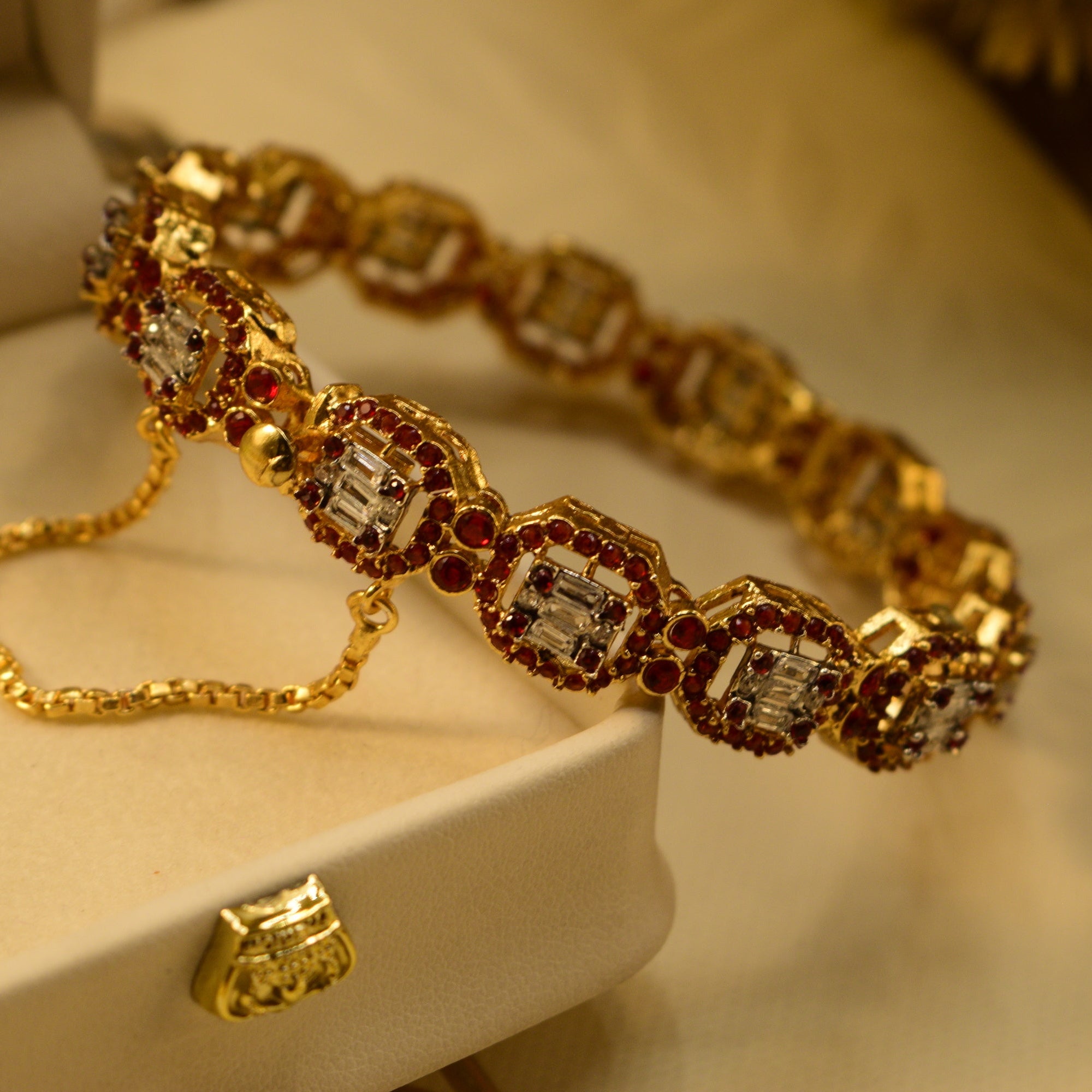 Fancy Design Gold Plated Crystal Stones Bangle for Girls/Women