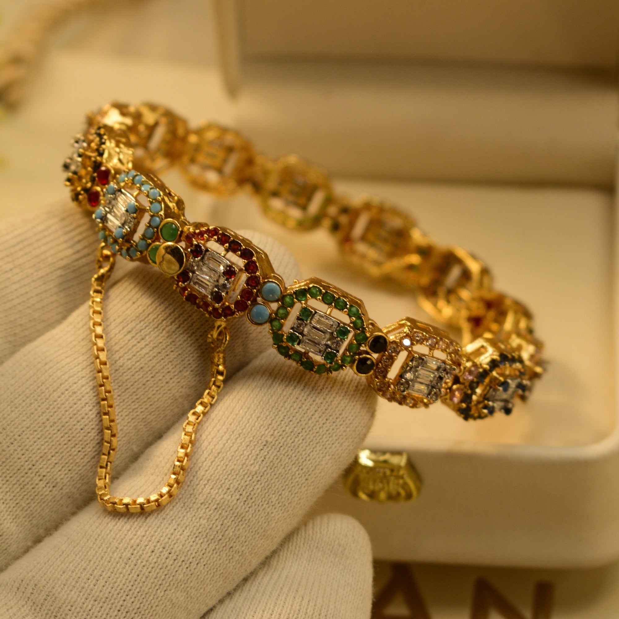 Fancy Design Gold Plated Crystal Stones Bangle for Girls/Women