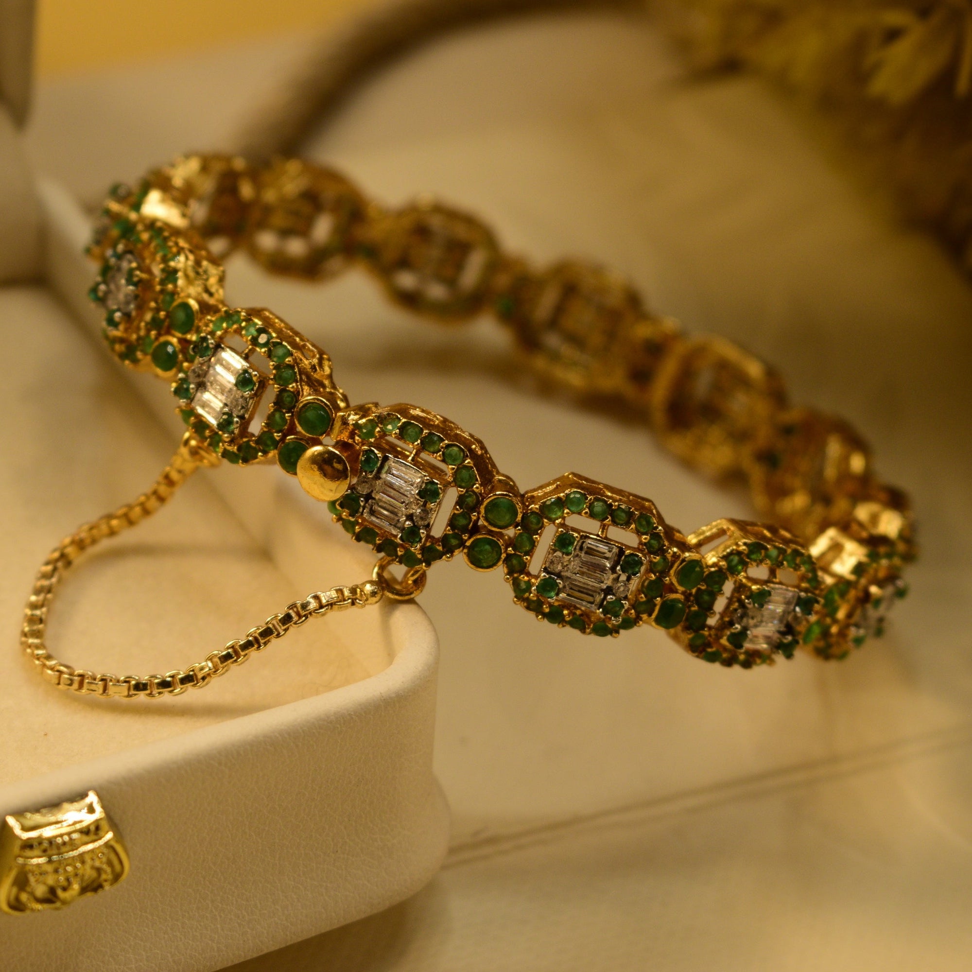 Fancy Design Gold Plated Crystal Stones Bangle for Girls/Women