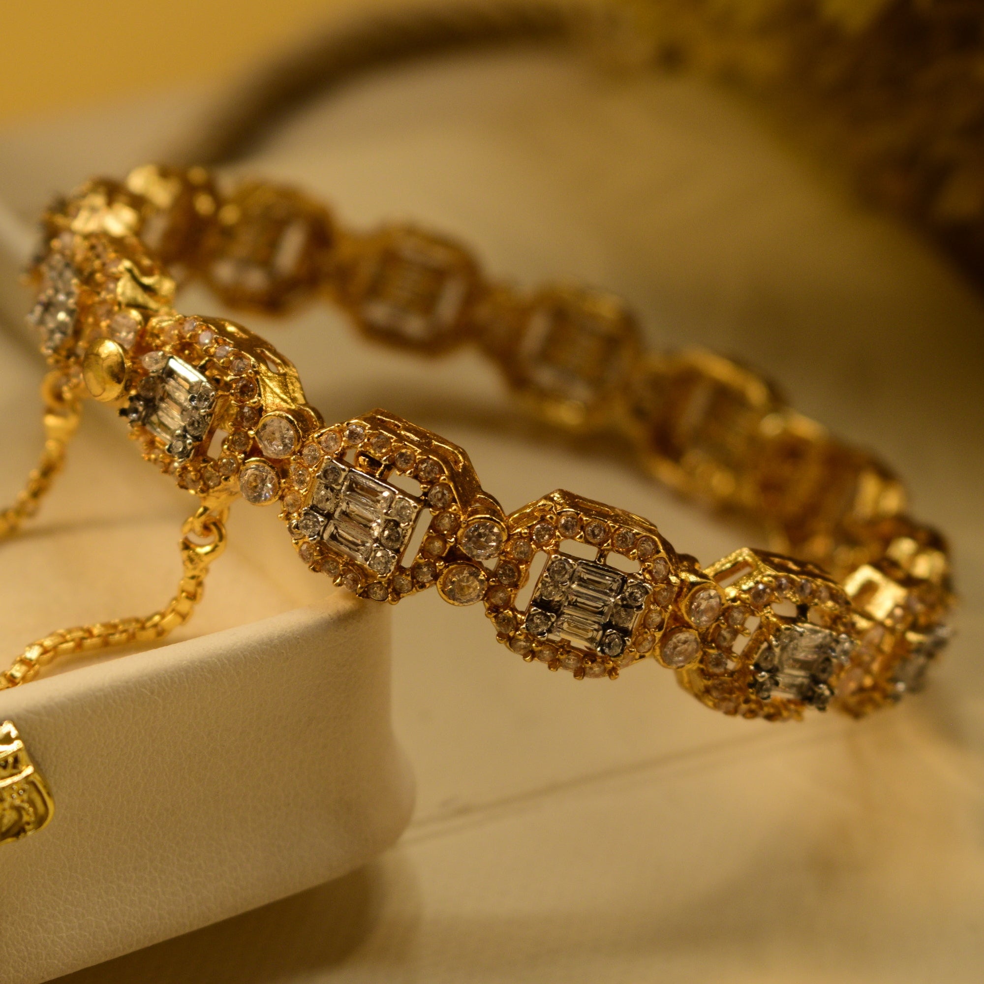 Fancy Design Gold Plated Crystal Stones Bangle for Girls/Women