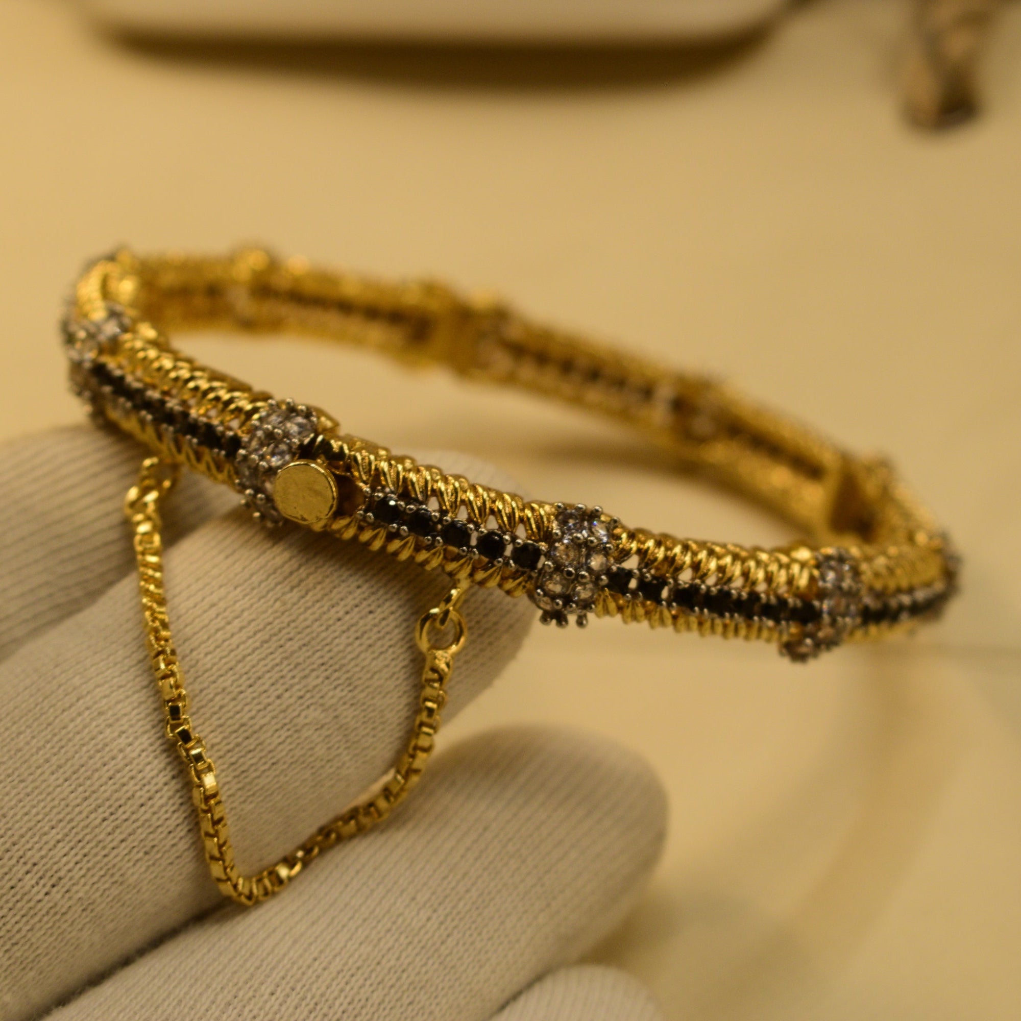Dazzling Design Gold Plated Crystal Stones Bangle for Girls/Women