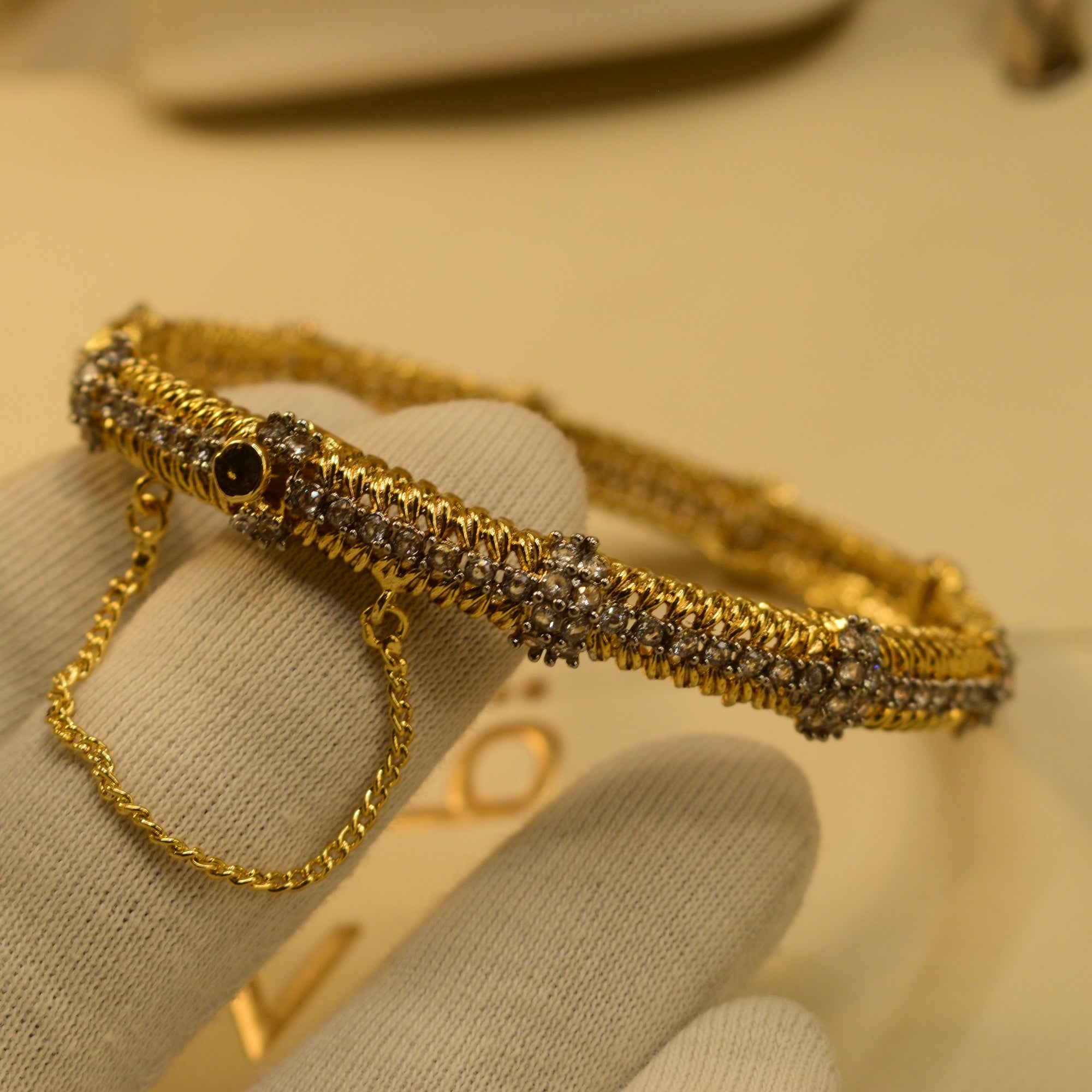 Dazzling Design Gold Plated Crystal Stones Bangle for Girls/Women