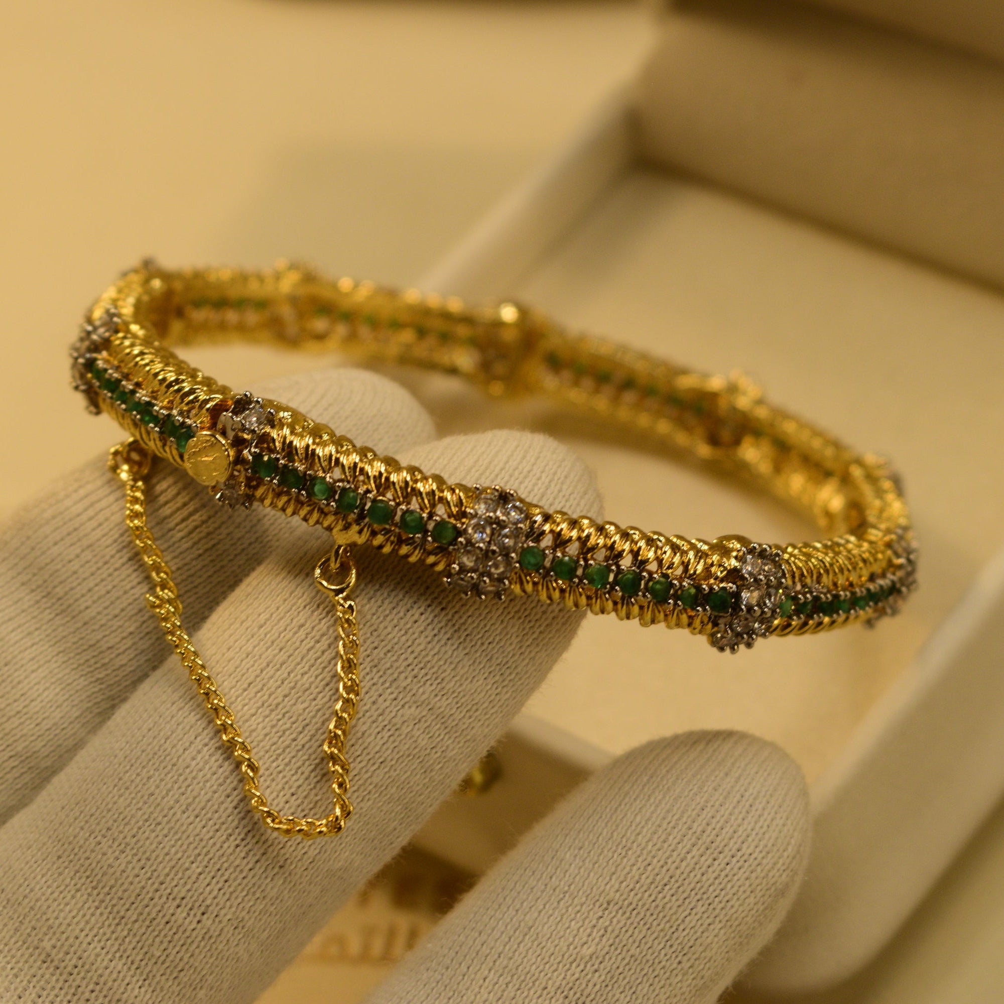 Dazzling Design Gold Plated Crystal Stones Bangle for Girls/Women