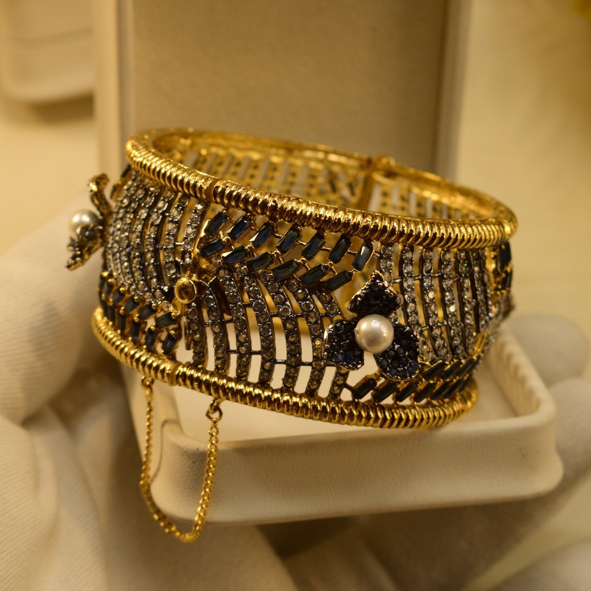 Gorgeous Unique Design Gold Plated Crystal Stones Bangle for Girls/Women
