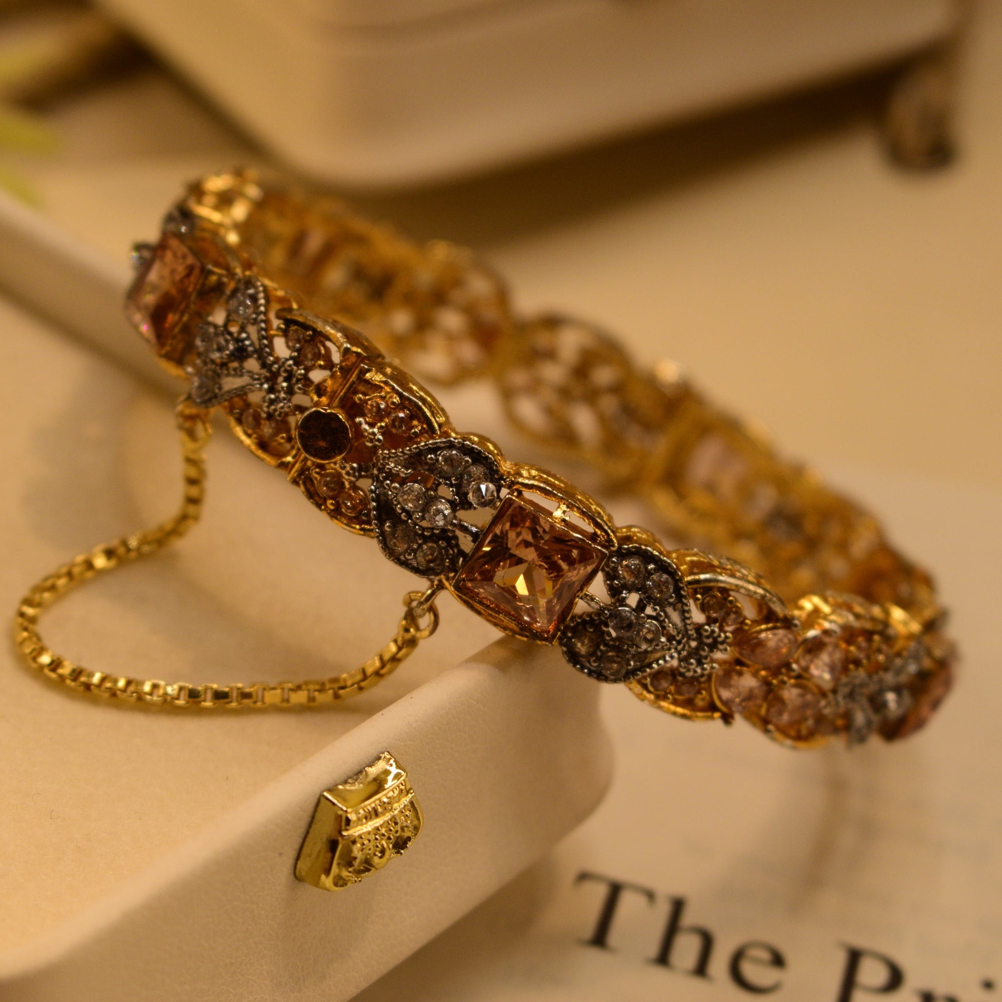 Glamorous Design Gold Plated Crystal Stones Bangle for Girls/Women