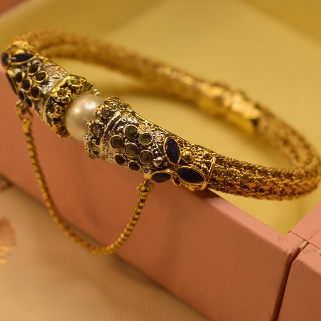 Elegant Design Black Stone Pearl Gold Plated Kara for Girls/Women