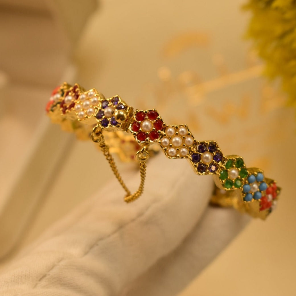 Elegant Design Zircon Stone Gold Plated Kara for Girls/Women