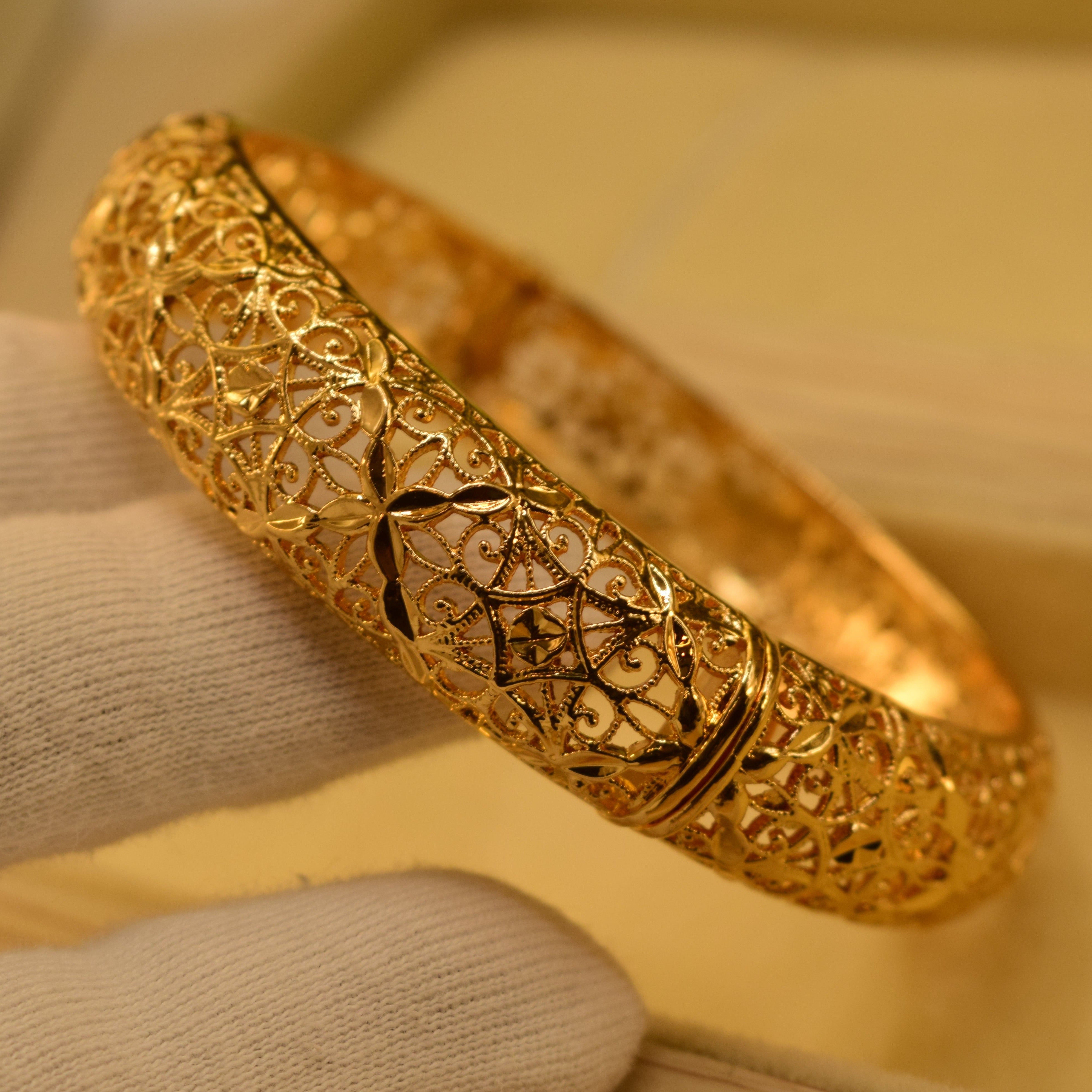 Stylish Openable Gold Platted Bangle for Girls/Women