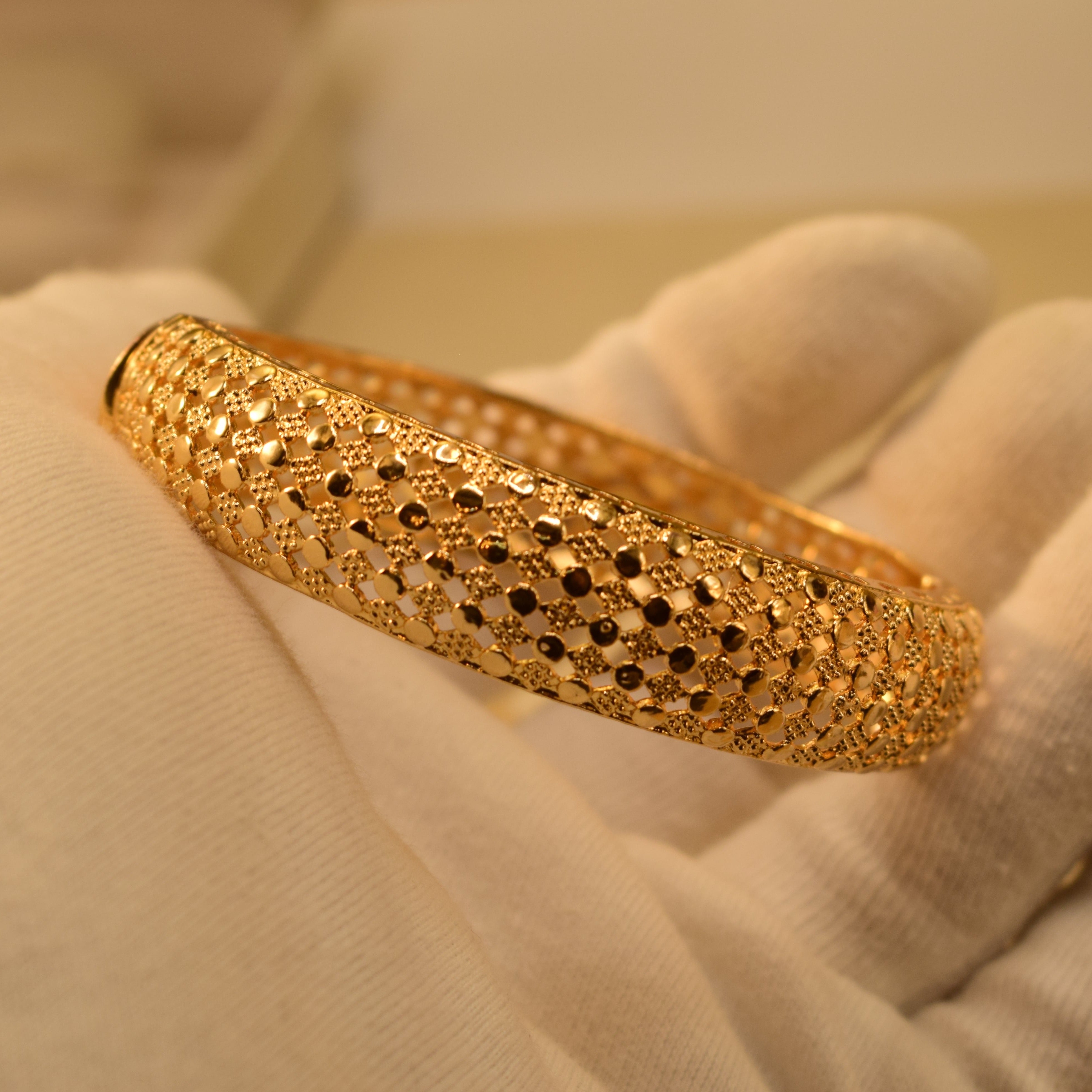 Unique Design Openable Gold Platted Bangle for Girls/Women