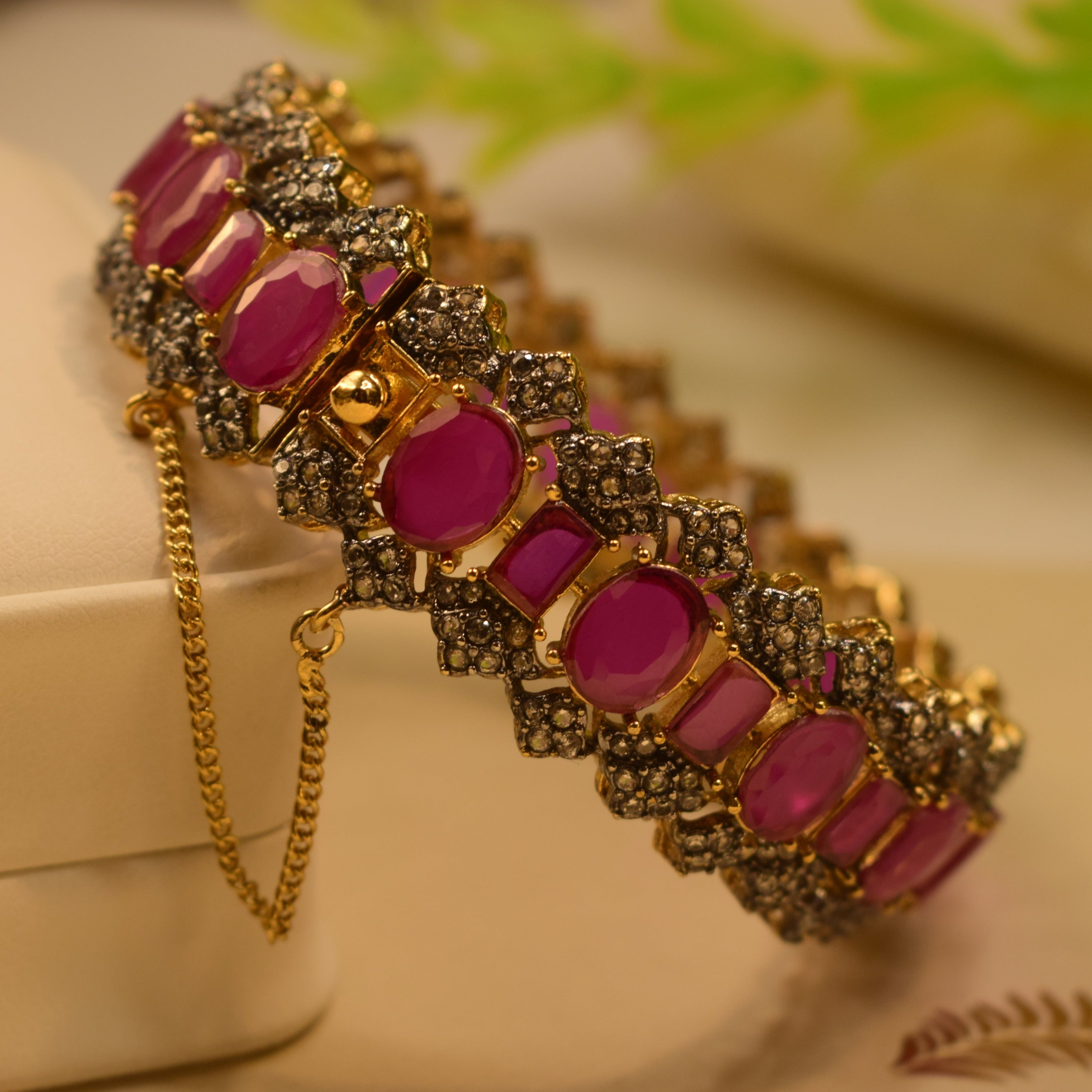 Unique Design Gold Plated Real Stones Bangle for Girls/Women