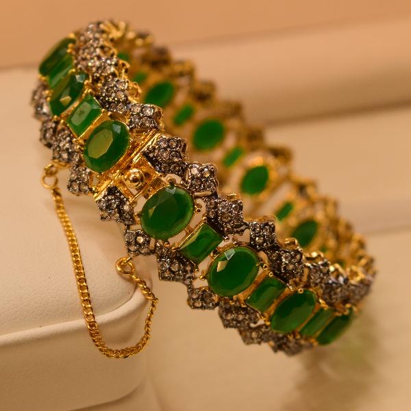 Unique Design Gold Plated Real Stones Bangle for Girls/Women