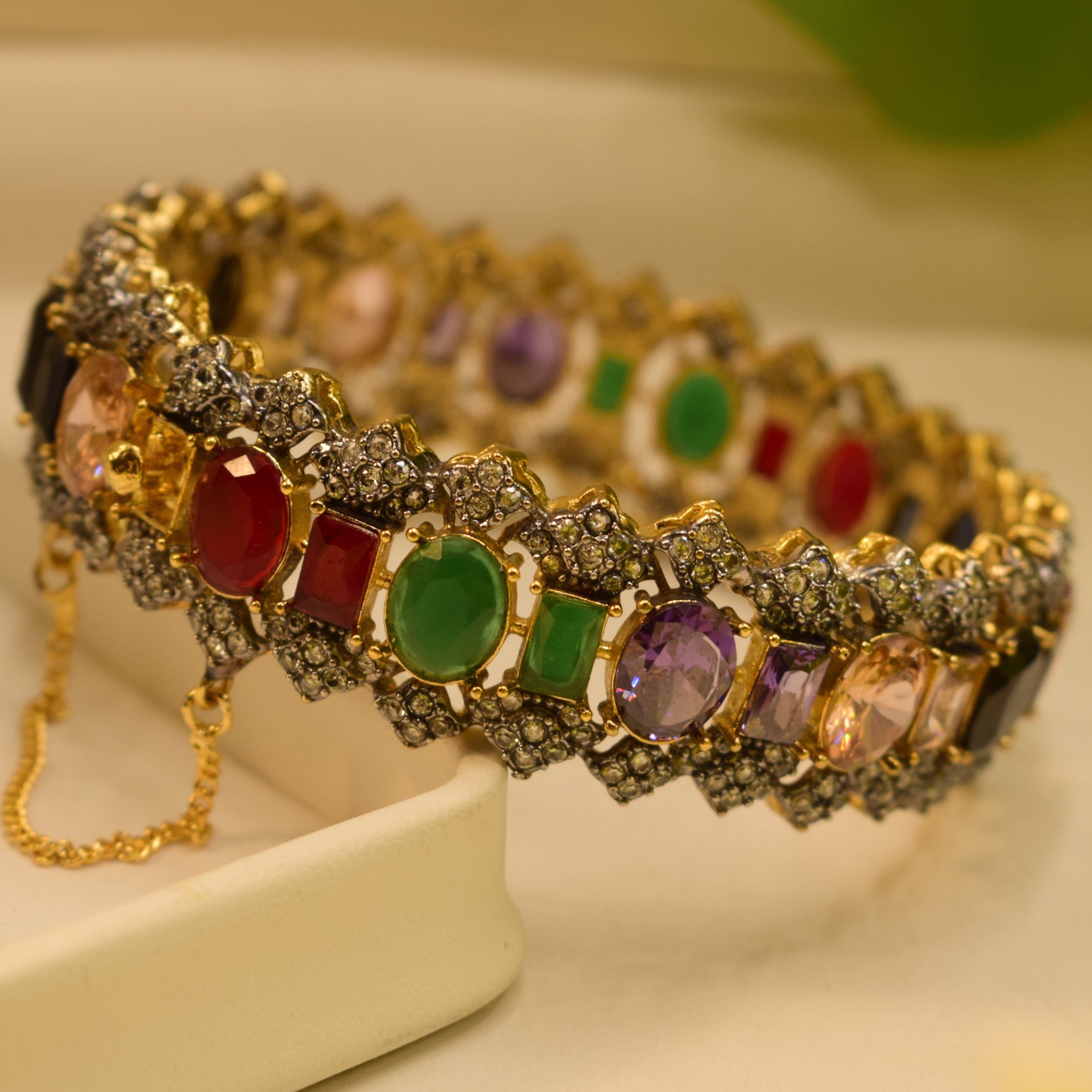 Unique Design Gold Plated Real Stones Bangle for Girls/Women