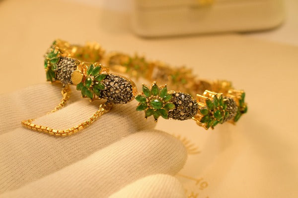 Gorgeous Design Gold Plated Real Stones Bangle for Girls/Women