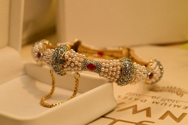 Stylish Design Gold Plated Bangle Set for Girls/Women