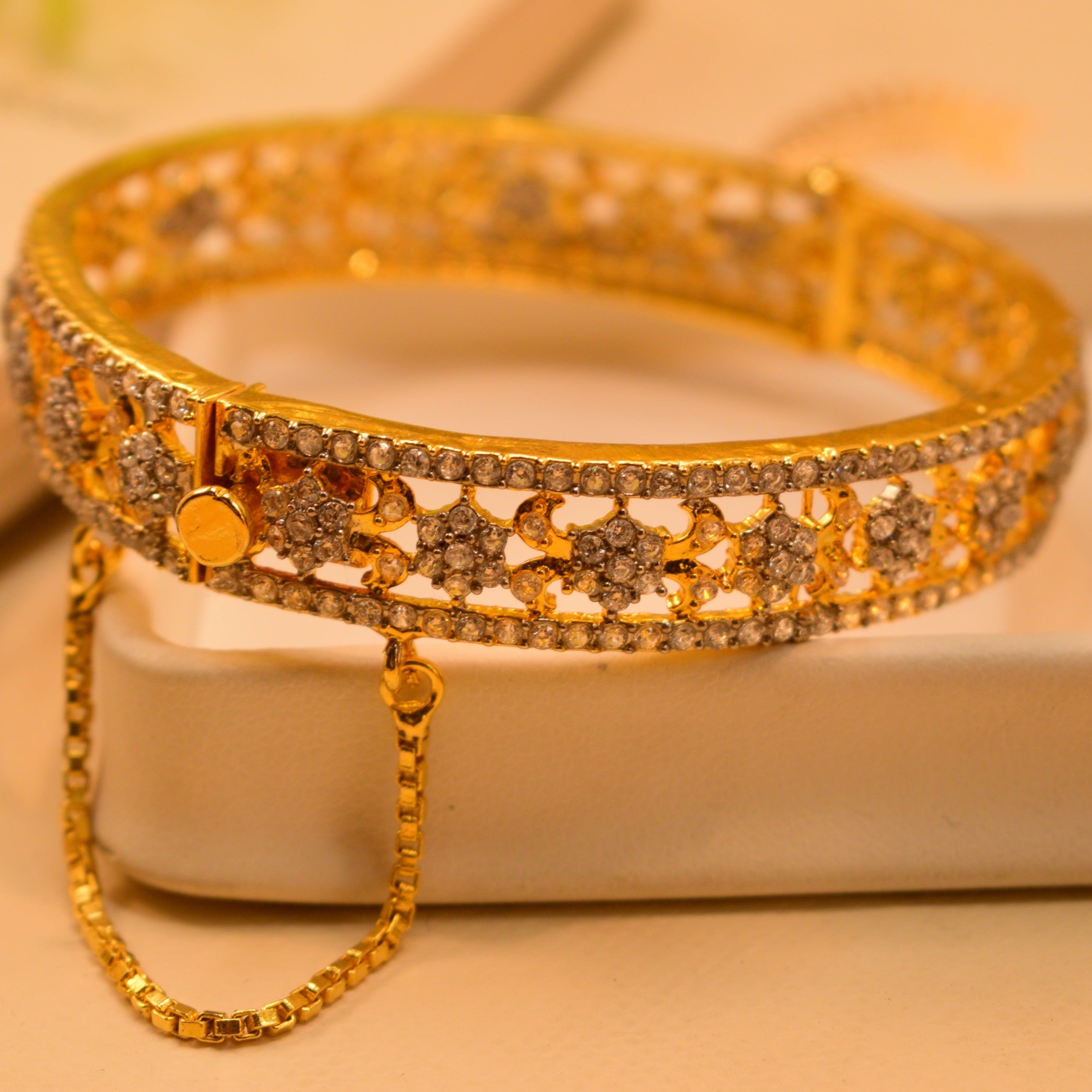 Luxury Fancy Crystal Stones Bangle for Girls/Women