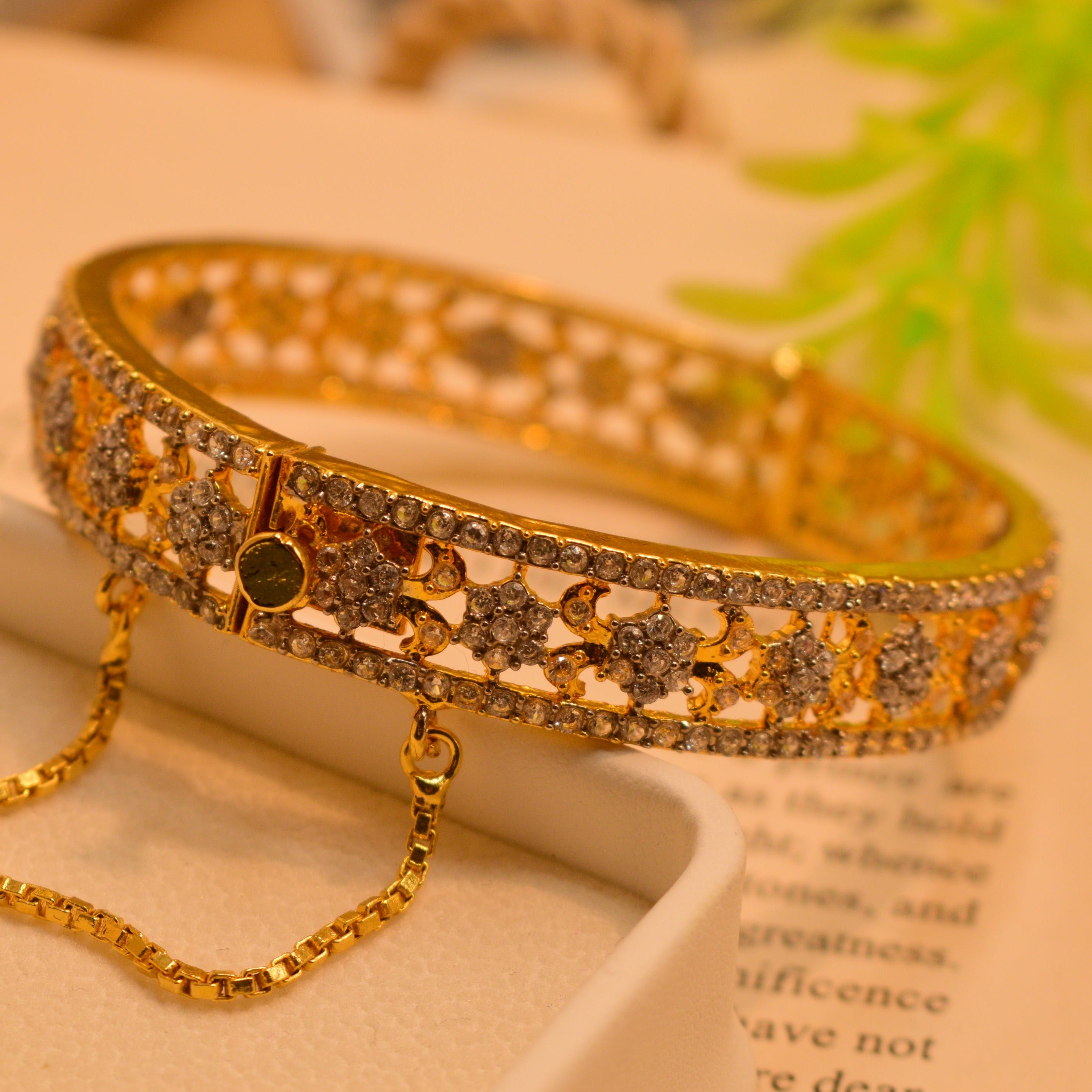Luxury Fancy Crystal Stones Bangle for Girls/Women