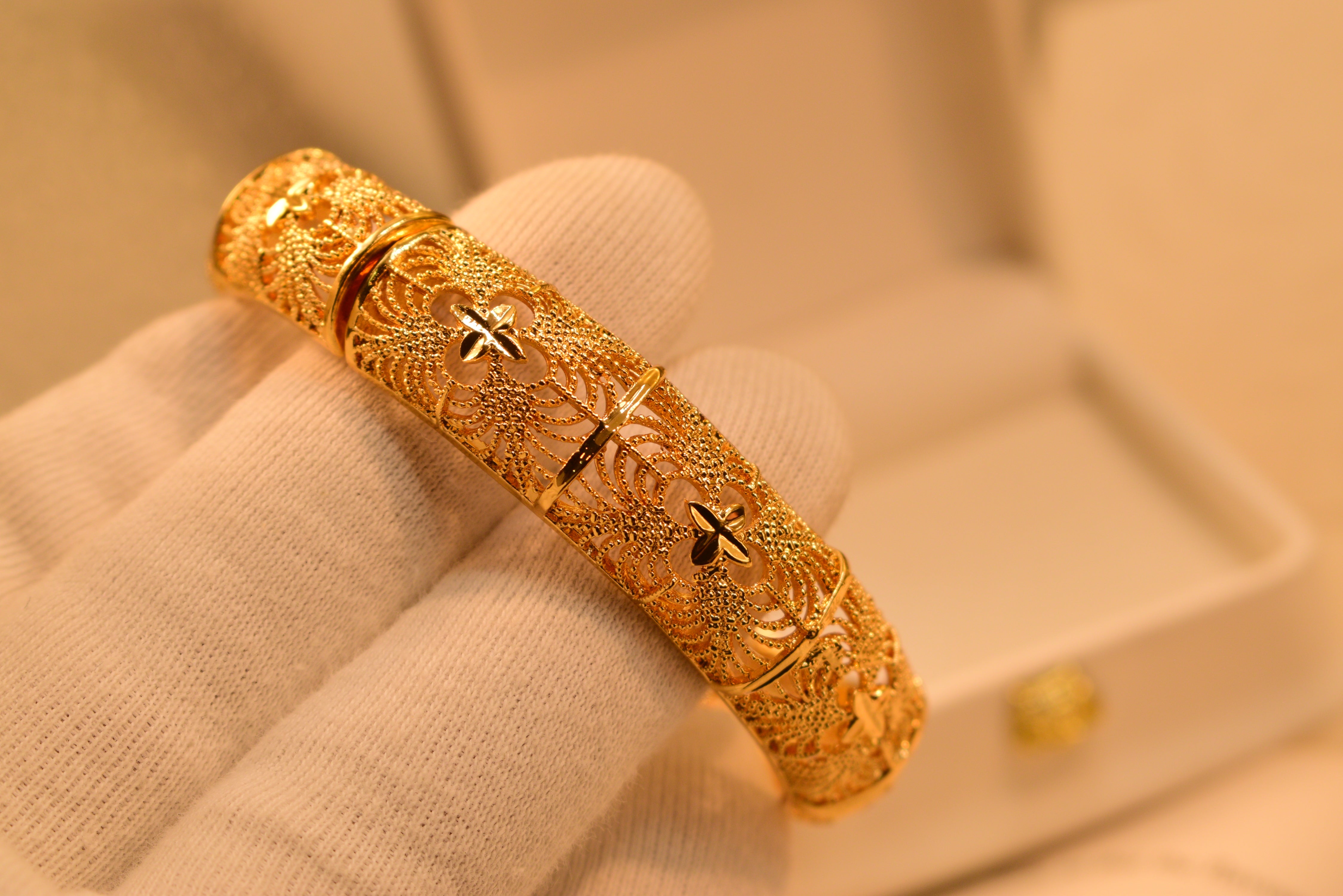 Glamorous Design 24K Gold Plated Bangle for Girls/Women