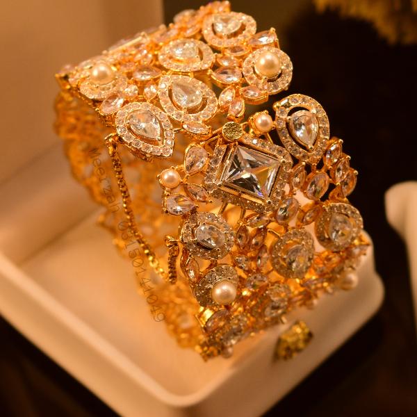 Luminous Stylish Design Crystal Stones Gold Plated Bangle for Girls/Women