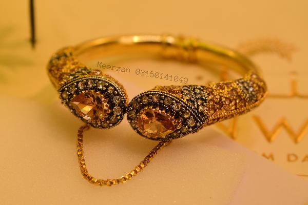 Gorgeous Unique Design Real Stones Gold Plated Bangle for Girls/Women