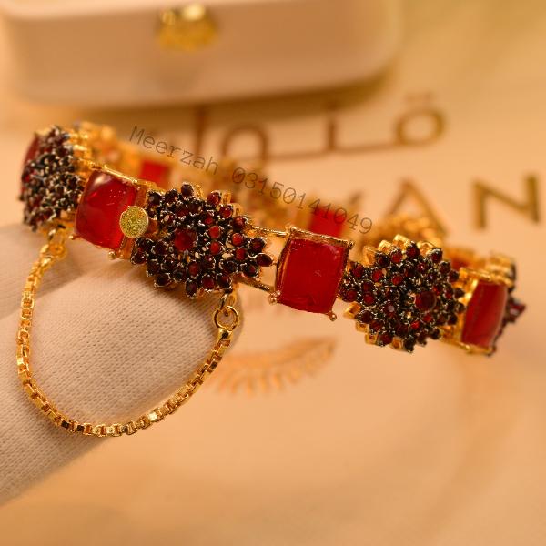 Elegant Unique Design Real Stones Bangle for Girls/Women