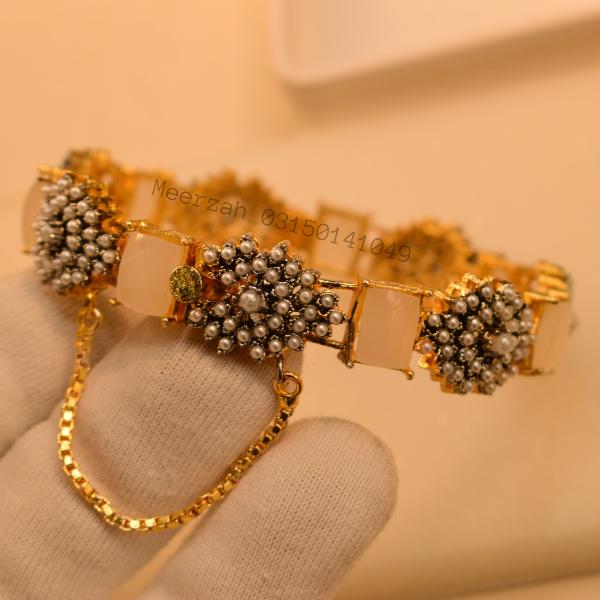 Elegant Unique Design Real Stones Bangle for Girls/Women