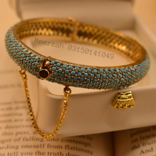 Elegant Gorgeous Crystal Stones Gold Plated Bangle for Girls/Women