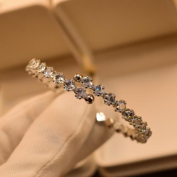 Beautiful Stylish Crystal Stones Silver Bangle for Girls/Women